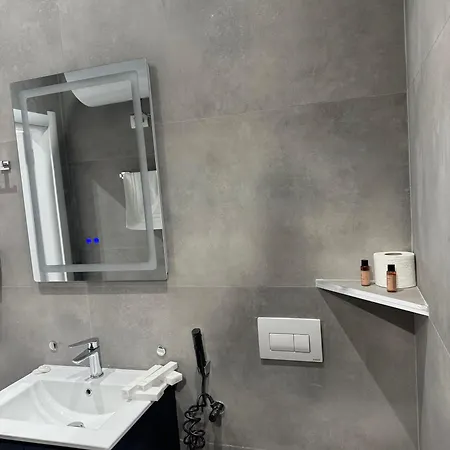 Ar Center * Тирана