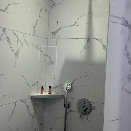 Ar Center تيرانا